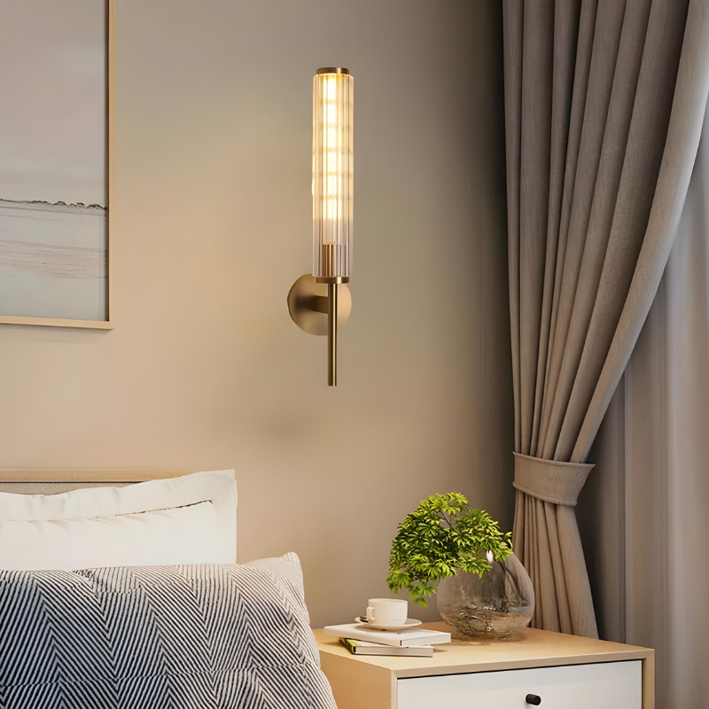 Applique Murale LED Haut de Gamme en Laiton Doré et Verre Strié